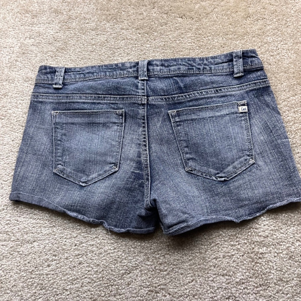 LEI Ashley Lowrise Denim Shorts Junior 11 Faded Blue Raw Hem Y2K Stretch Cutoffs - Picture 6 of 7